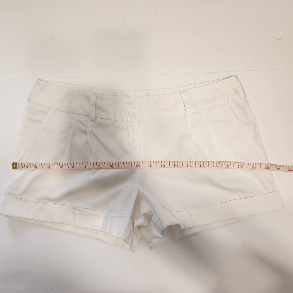 Cuffed Hem White Shorts - Picture 6 of 10